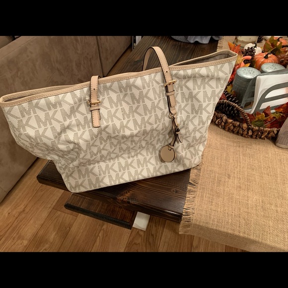 Michael Kors - Picture 3 of 5